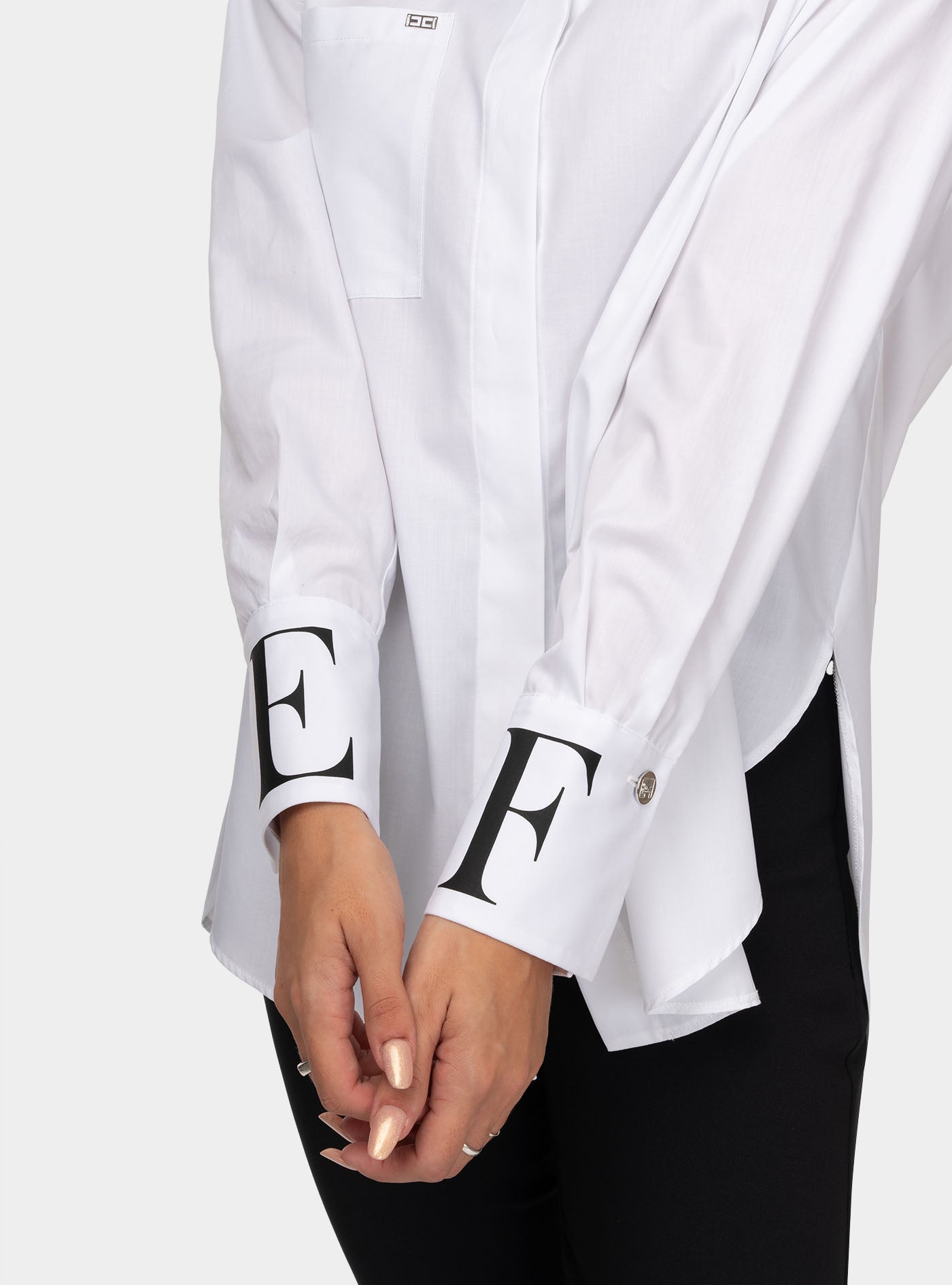 ELISABETTA FRANCHI Camicia in popeline con logo sui polsi Bianco
