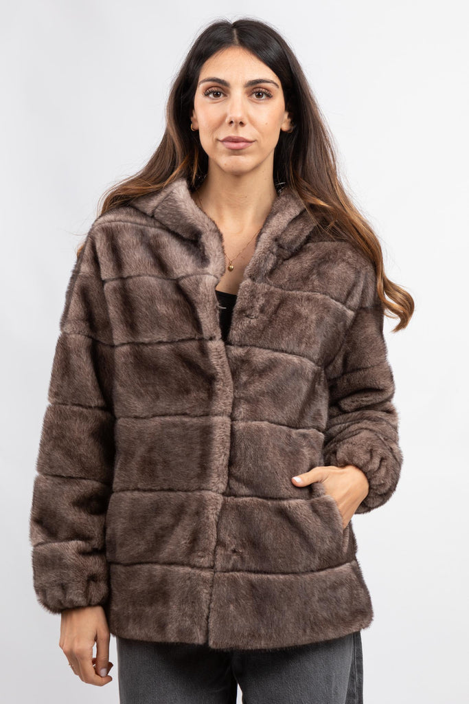 Ecopelliccia con cappuccio Grigio Scuro B608MINK 00047 LUPO/SILVER BETTA CORRADI 